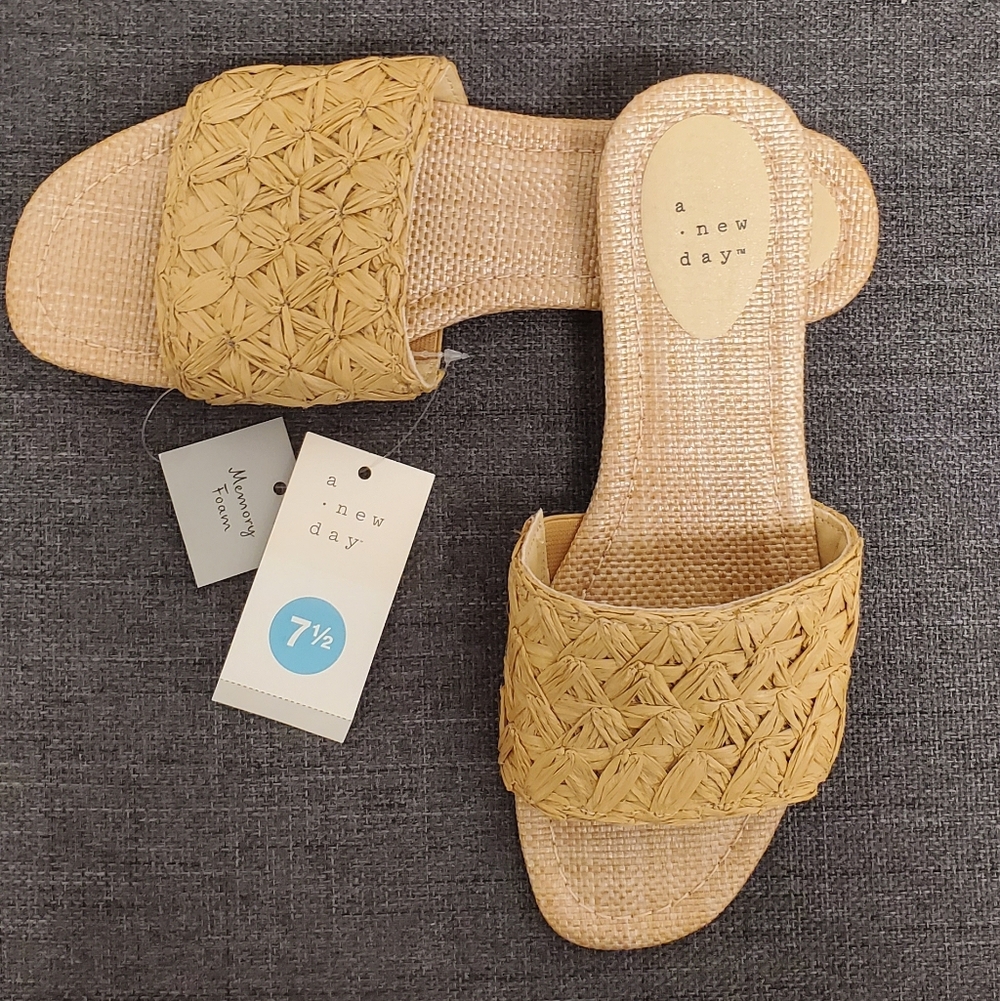 A New Day Women's Woven Tan Sandals Size 7.5 Never Worn - Picture 3 of 7